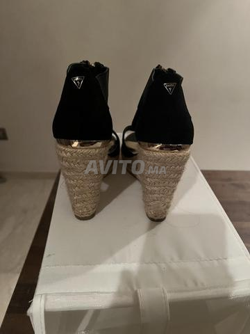 Sandales marque Guess