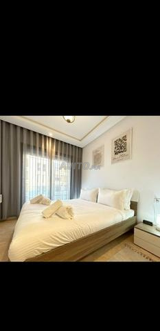 studio moderne et propre - 2