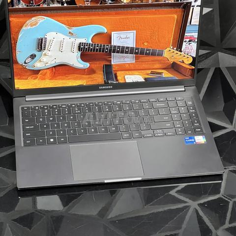 Samsung Galaxy Book 3 - 2