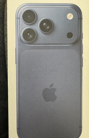 iphone 17 pro (Blue)