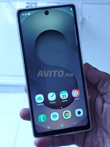 هاتف أندرويد مع قلم - 2