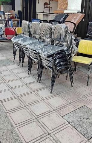 طاولة مدرسية والكراسي - 2