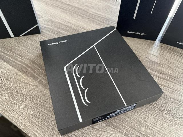 NEUVE SAMSUNG Z FOLD 7 NOIR 256GB / LBI3 F MA7AL