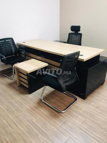 مكتب مع وحدة إرجاع وأدراج بسعر جيد - 2