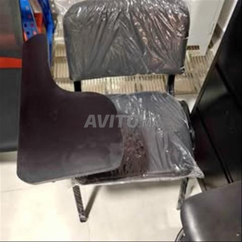 Chaise iso avec écritoire en bon prix de vente