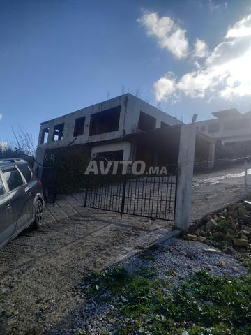 فيلا شبه مكتملة 1000 متر مربع مطلة على البحر بني مجمل