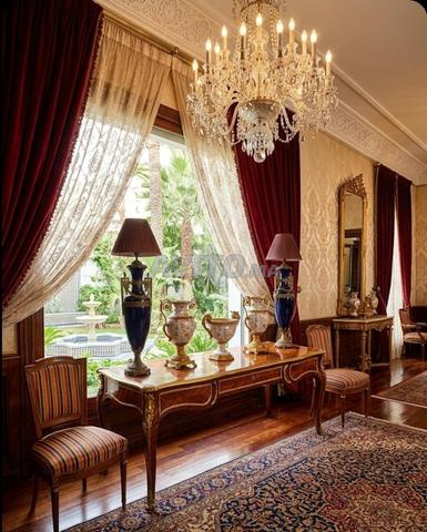 Majestueux paire de vases balustres de style Sèvres