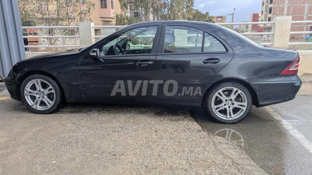 Mercedes-Benz 200 Diesel Manuelle 2005 à Oujda - 2