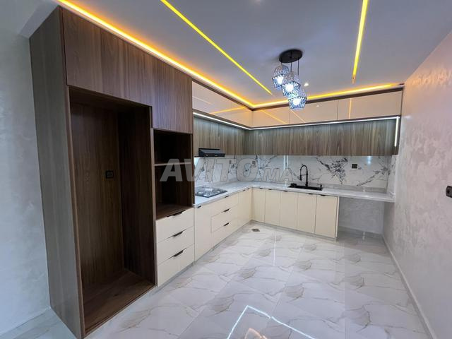 Maison à deux étages Hay Lazari près de Colimo