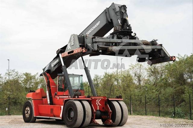 Empileur de conteneurs vides