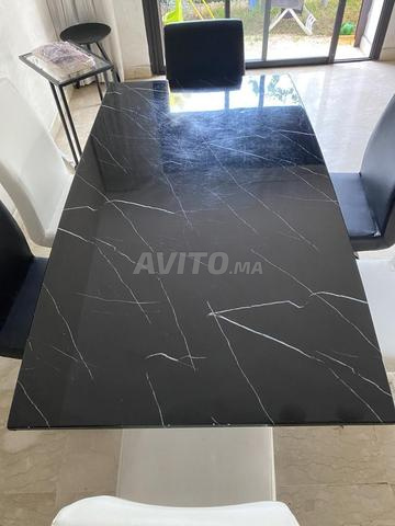 Table à manger en marbre avec 6 chaises