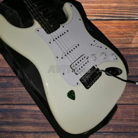 جيتار كهربائي سكوير من فيندر كريم - 2