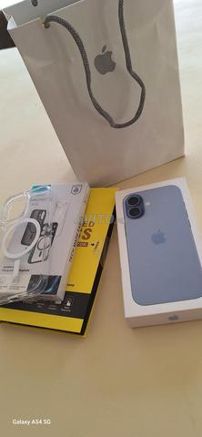 iPhone 17 avec 2 coques et film incassable