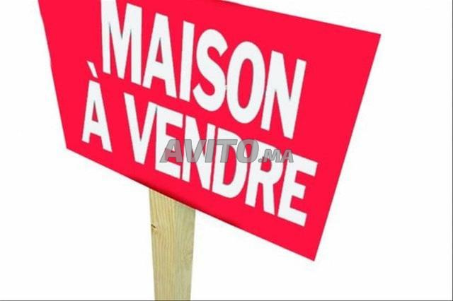 دار للبيع 100م توجد ح.م.عبدالله قرب شارع القدس