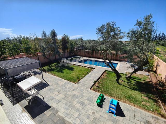 فيلا في مراكش قريبة جدا بدون رؤية