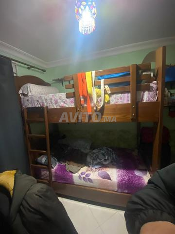 سرير بطابقين خشبي مع مرتبتين للبيع