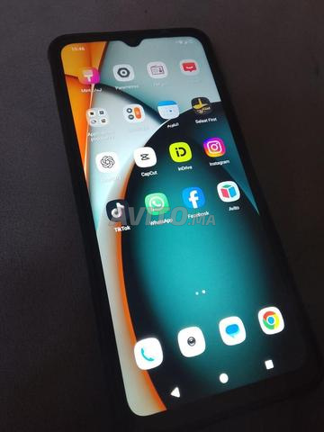 Redmi A3 64GB très propre avec son chargeur d'origine - 2