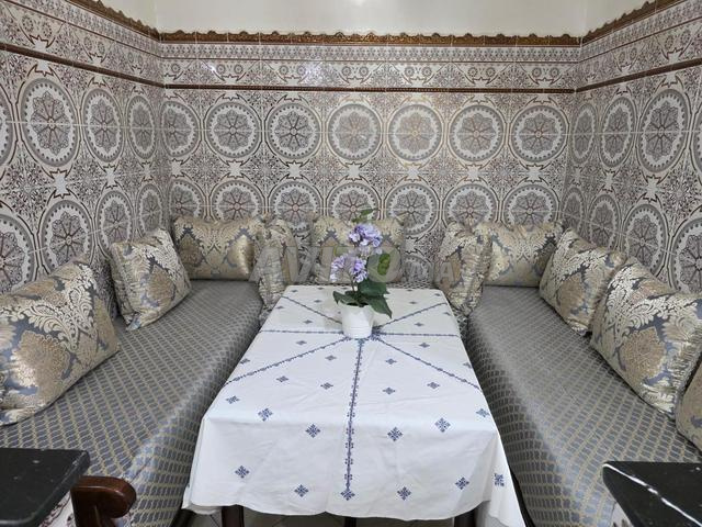 صالون مغربي نظيف في حالة ممتازة - 2