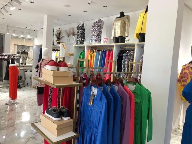 ​Vente en gros équipements magasin de vêtements Lot complet