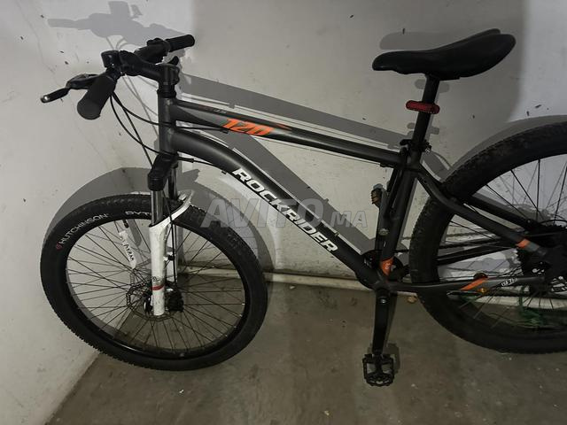 شخص يبيع دراجة جبلية روكرايدر - 2