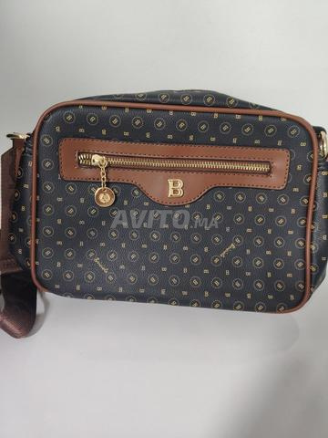 حقيبة كتف نسائية بنقشة حرف B بنية أنيقة - 2