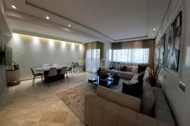 Appartement à vendre à Casablanca, Val fleurie
