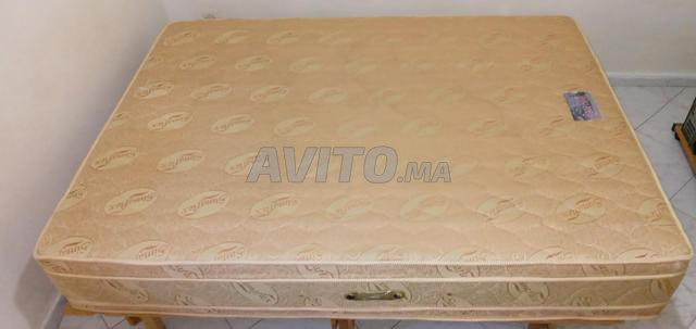 سرير لشخصين بحالة جيدة 1م90 / 1م40 - 2