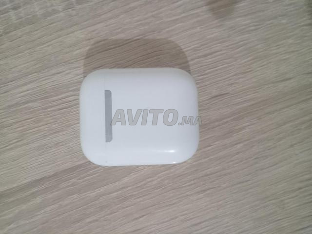 Écouteurs AirPods contrefaits - 2