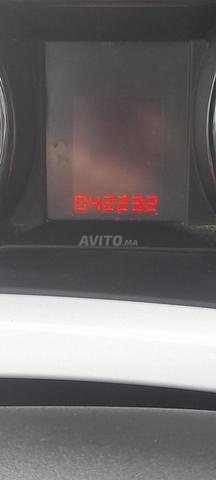 أوبل آدم بنزين يدوية 2017 في الدار البيضاء