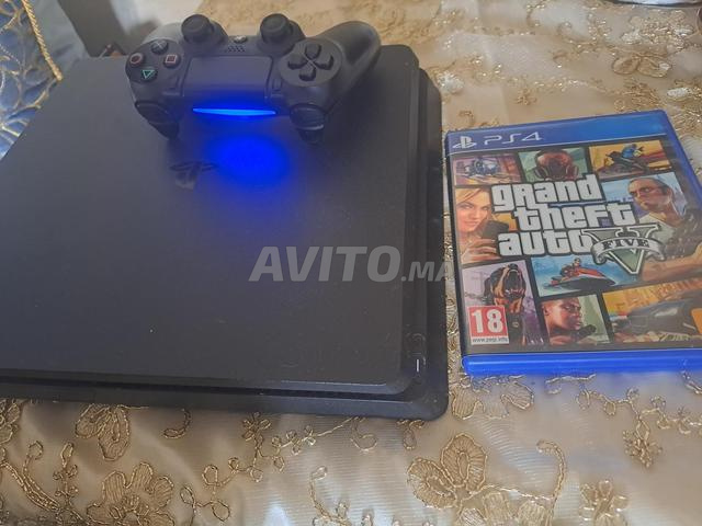 Console PS4 Slim encore neuve et propre