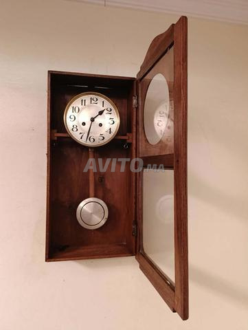 ساعة حائطية ميكانيكية تحفة قديمة تعمل بشكل جيد. - 2