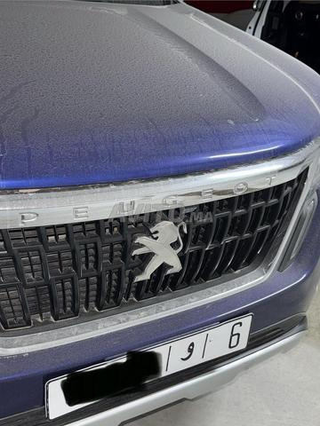 Voiture de travail encore neuve et propre