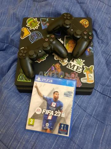 Play 4 slim avec deux manettes