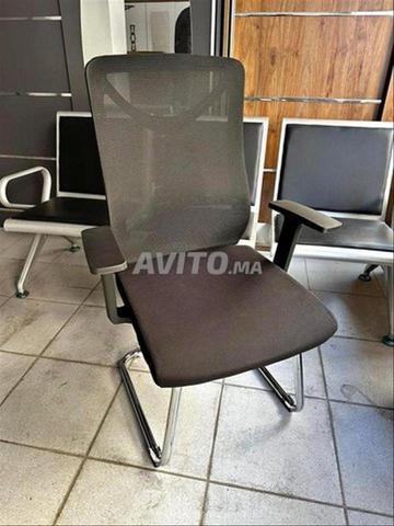 Chaise visiteur avec accoudoirs — كرسي الزائر  - 2