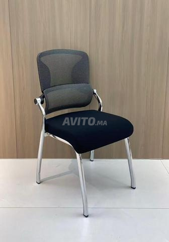 Chaise visiteur robuste — كرسي الزائر متين