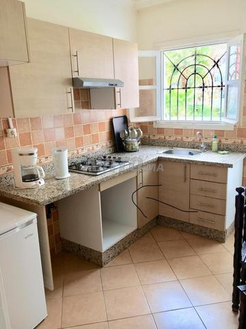 شقة بحديقة غير مفروشة - 2