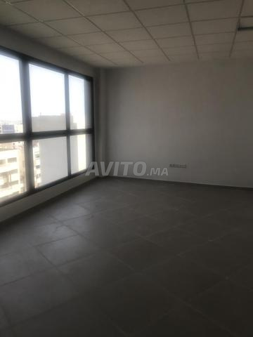 مكتب مفتوح بواجهة زجاجية - 2