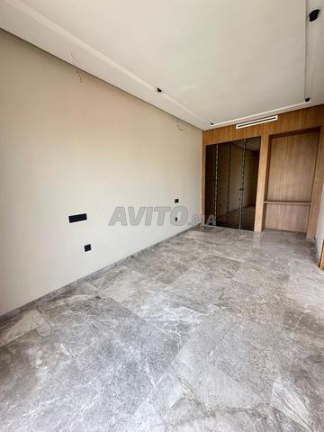 Studio vide sans vis à vis à louer les Hôpitaux - image 3