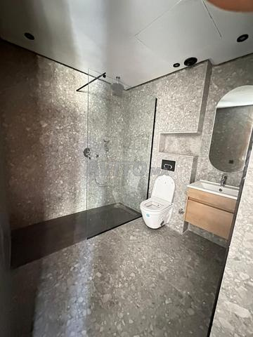 Studio vide sans vis à vis à louer les Hôpitaux - image 4