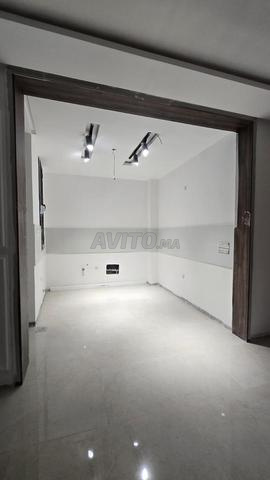 منزل شرفية بواجهتين ومرآب تجاري - 2