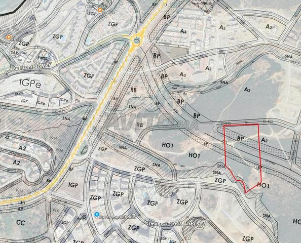 Terrain de 2,5Ha pour villas et immeubles - 2