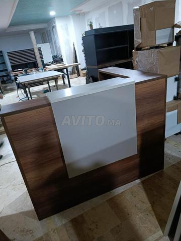 مكتب أو منضدة للعملاء