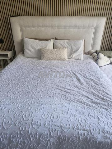 Lit tapissier blanc cassé 1.60×200 m - 2