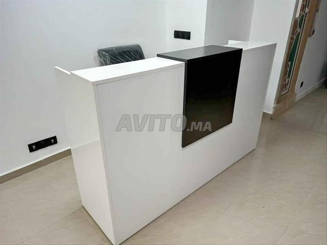 مكتب خشبي متعدد المحطات مصمم خصيصًا - 2