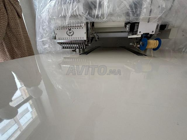 Machine à broder ordinateur et machine à cordonnet - 2