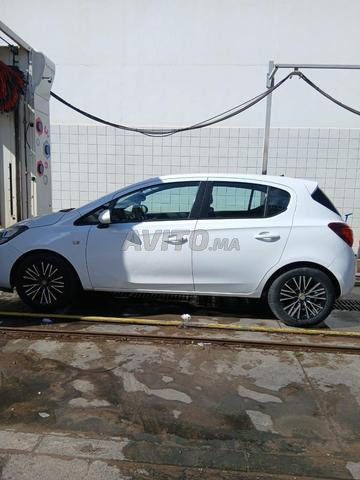 أوبل كورسا بنزين يدوية 2017 بالدار البيضاء