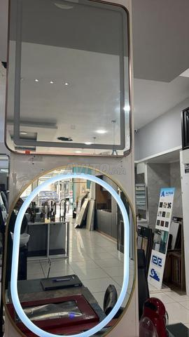 Miroir mural chic pour une salle de bain moderne - 2