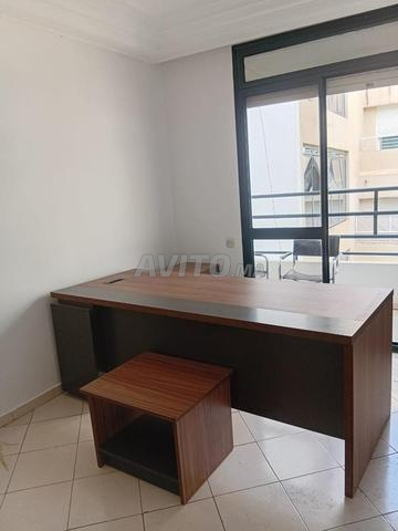 مكتب مع جانب و صندوق - 2