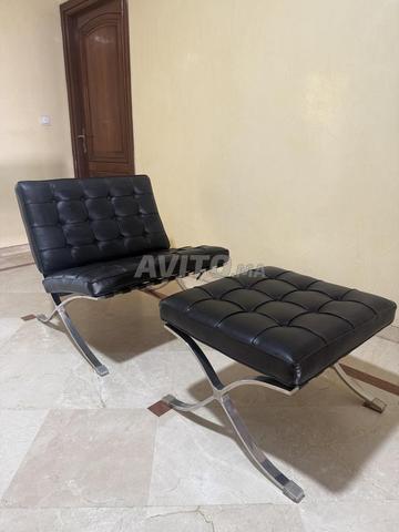 Fauteuil Barcelona cuir noir & repose-pieds