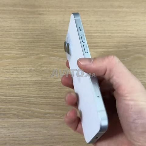 iPhone 15 bleu 128 Go batterie 98% neuf 10/10